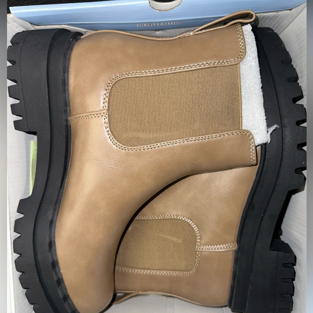 Women’s Lug Sole Low Chunky Block Heel Platform Waterproof Winter Boot size 6.5
